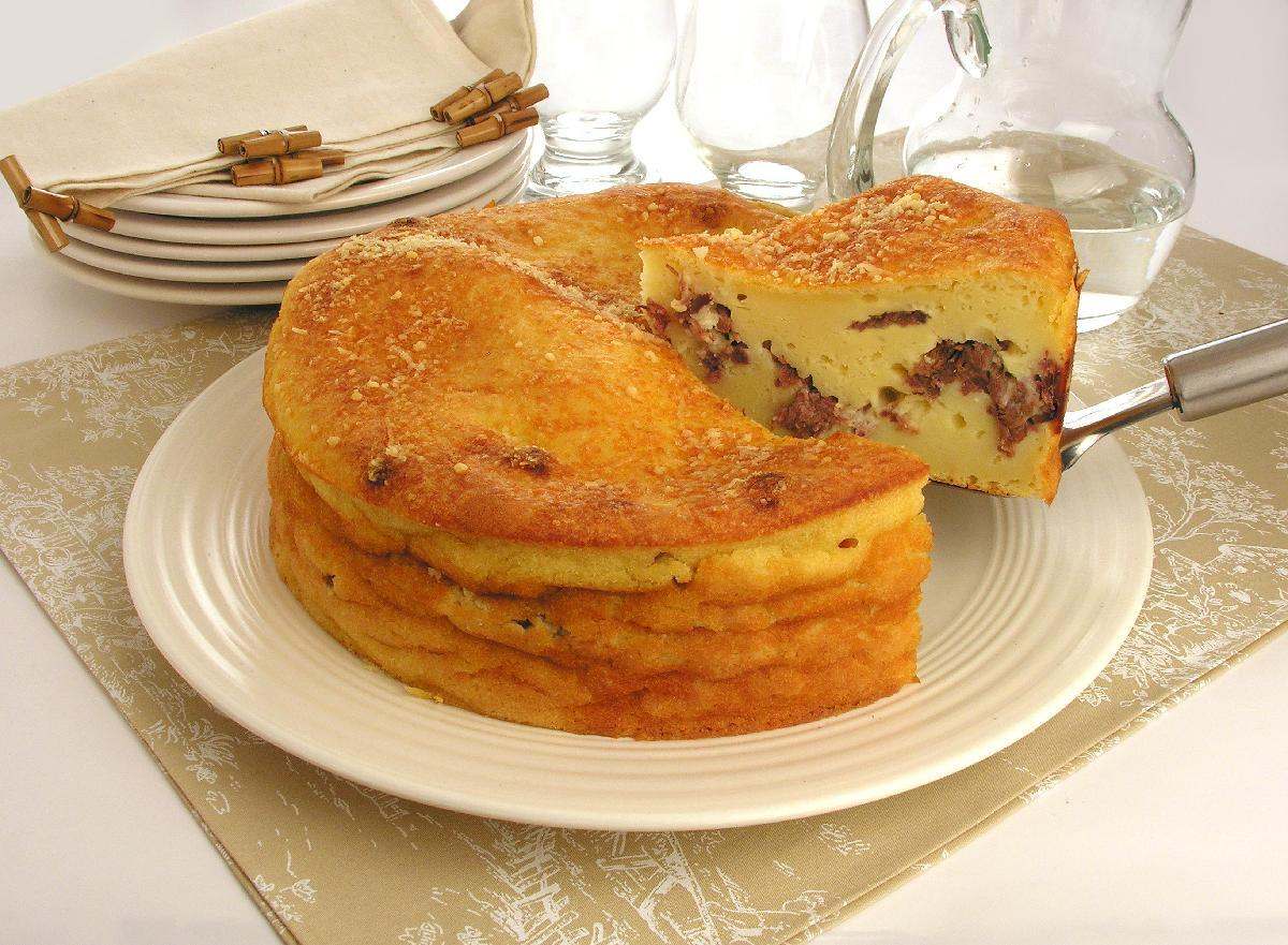 Torta de mandioca e carne 