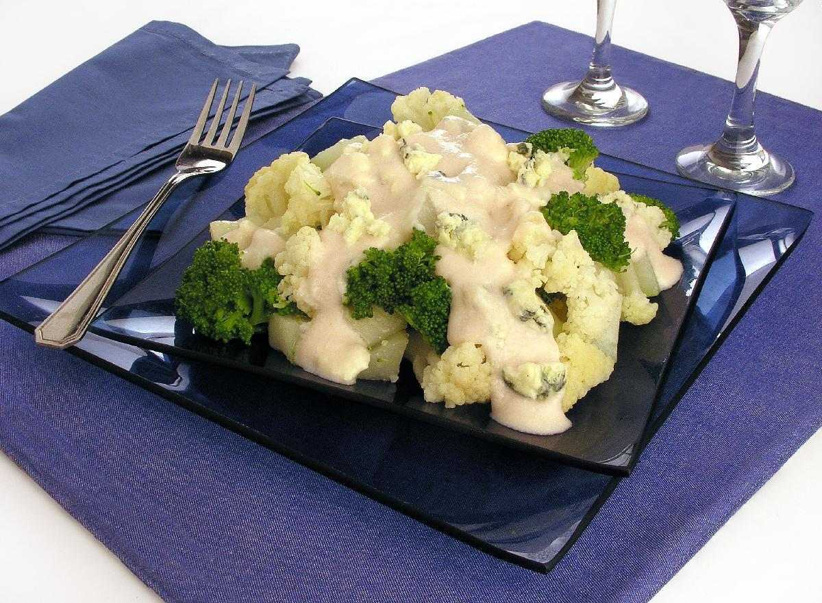 Salada de couve-flor, chuchu e brócolis 