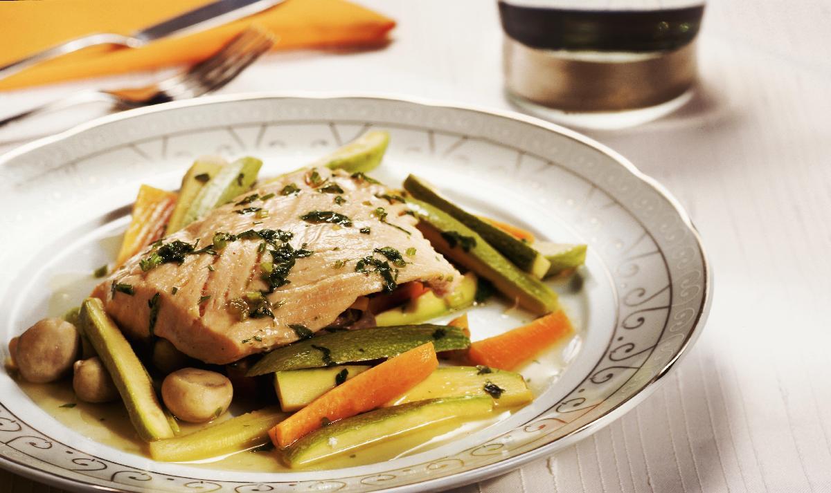 Salmão com legumes 