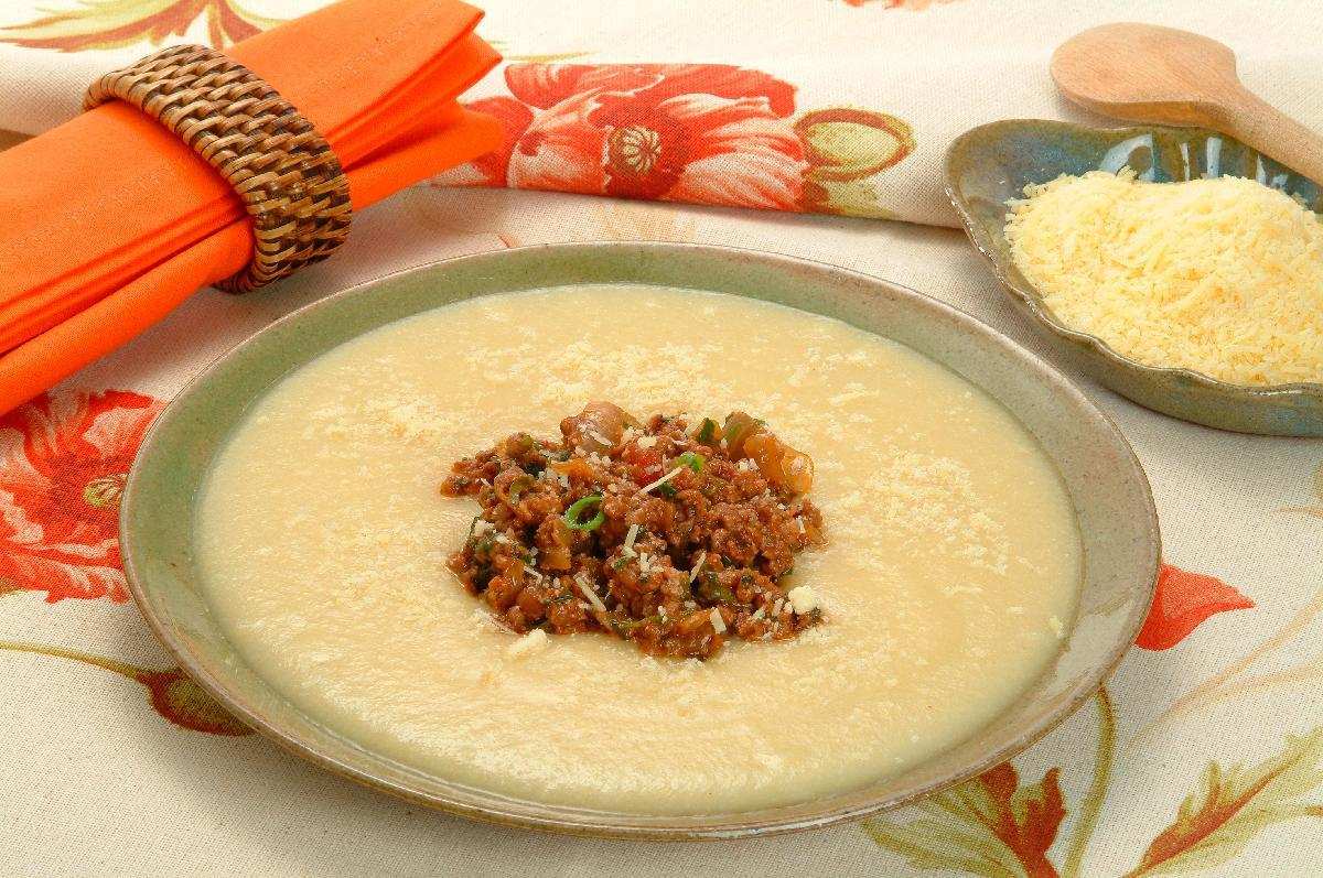Sopa de fubá e carne moída 