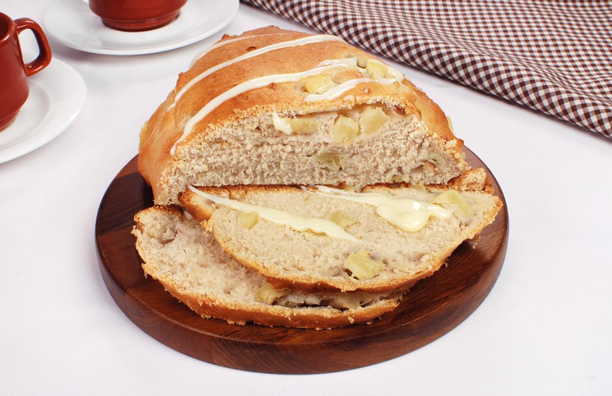 Tempo: 1h (+1h de descanso) Rendimento: 8 Dificuldade: fácil Ingredientes: 3 tabletes de fermento biológico fresco (45g) 1 lata de leite condensado 1