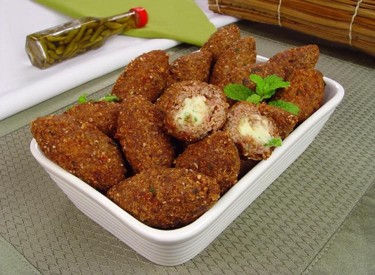 Receita de Quibe com molho de alho 