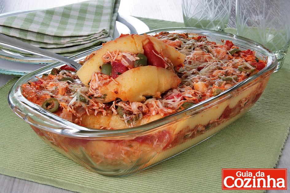 Polenta recheada com frango 