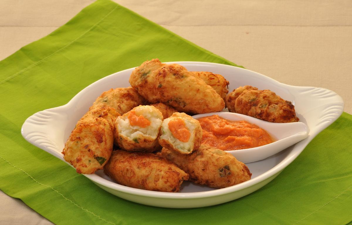 Croquete de bacalhau com molho 