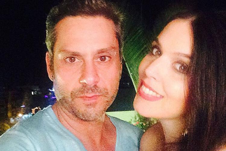 Karen Brusttolin, esposa de Alexandre de Nero, posta foto em momento amoroso com o filho 