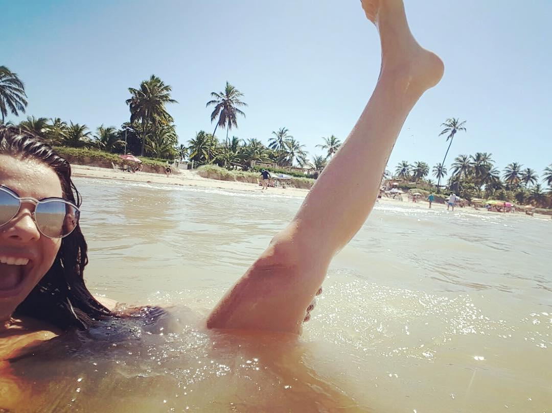 Fernanda Souza publicou uma foto bem divertida para comemorar 8 milhões de seguidores no Instagram. Inspire-se nas poses da rainha e arrase nas selfies!