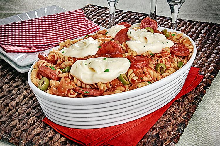 Macarrão de pressão com calabresa 