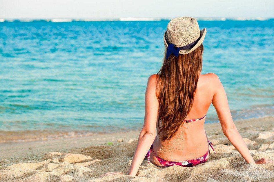 10 dicas de especialistas para salvar seus cabelos dos estragos do verão 