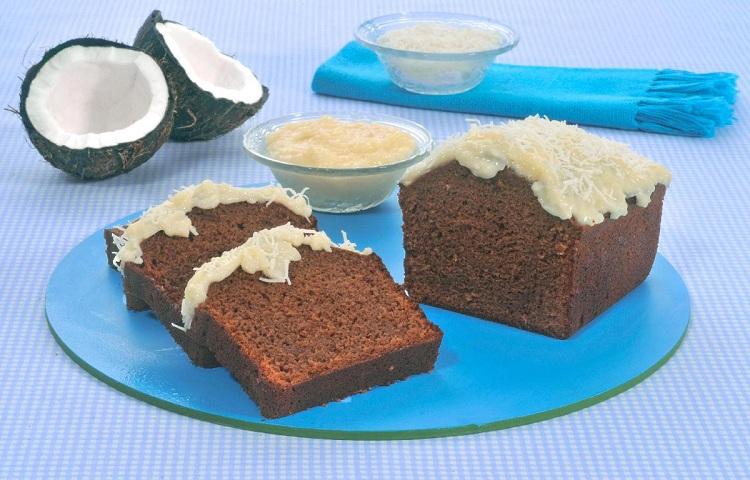 Receita de bolo de chocolate com cobertura de coco 