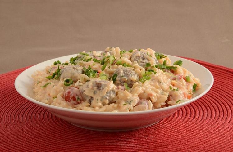 Receita de Arroz cremoso com almôndegas 