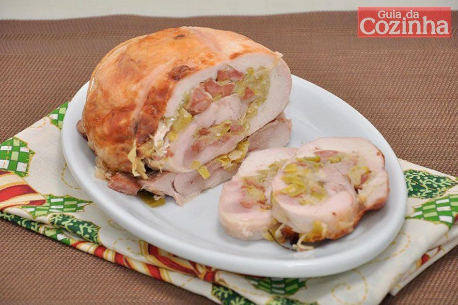 Receita de frango recheado com alho-poró e calabresa 