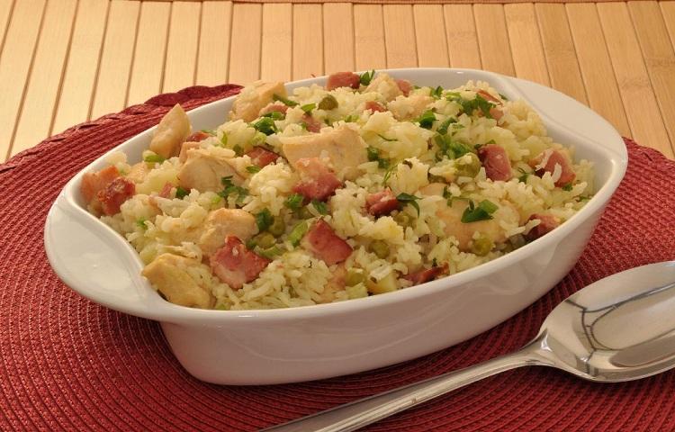 Arroz com frango e legumes na pressão 