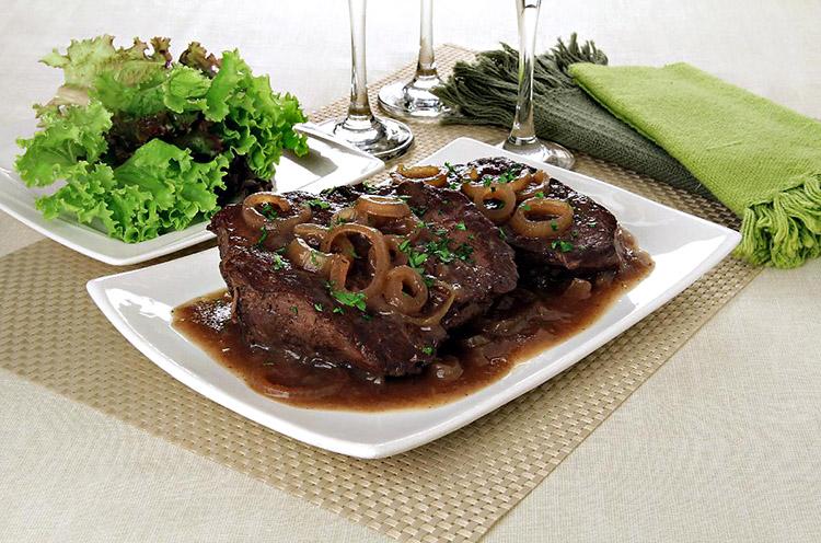 Bife ao vinho acebolado 