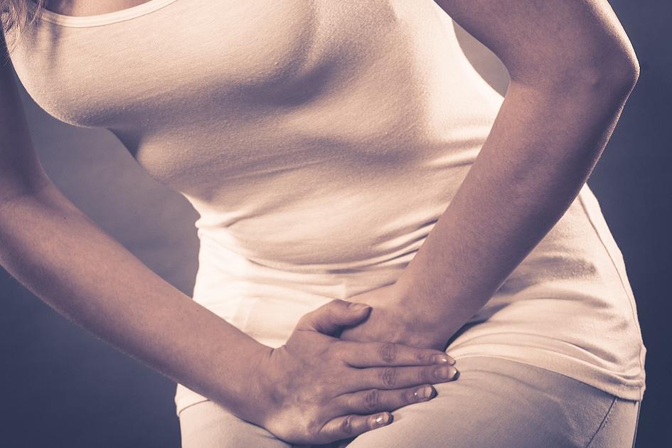 Cólica menstrual: alivie as dores com 5 chás caseiros 