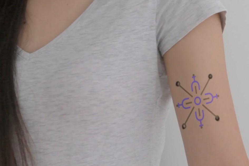 Tatuagem inovadora muda de cor para avisar diabéticos sobre o nível de glicose no sangue 