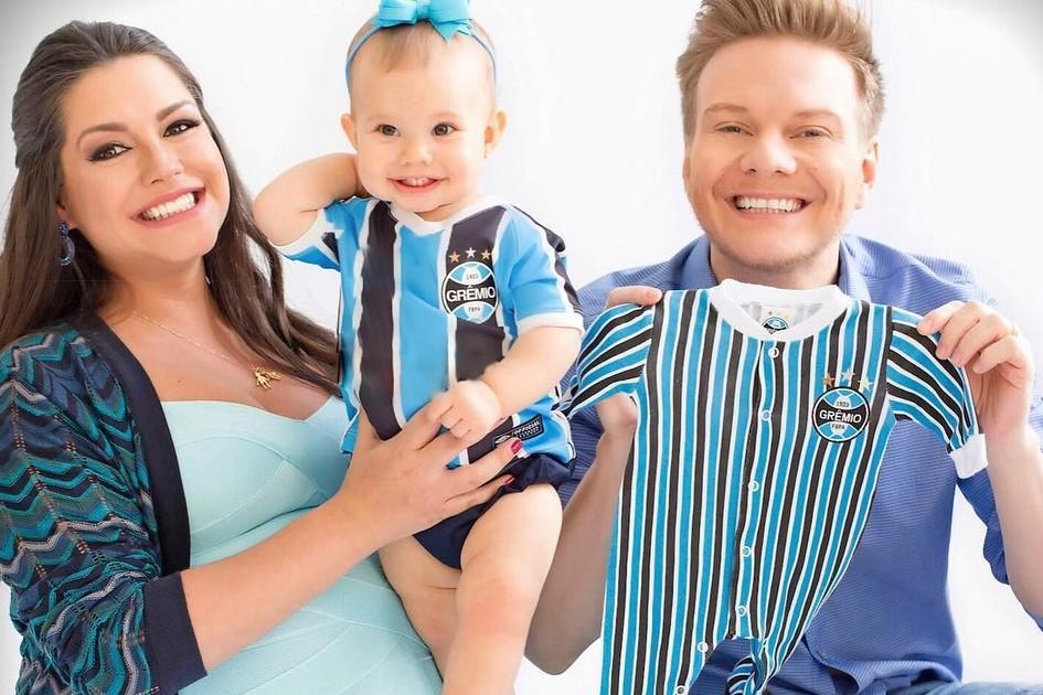 Thais Fersoza faz lindo ensaio grávida para comemorar a chegada do segundo filho! 