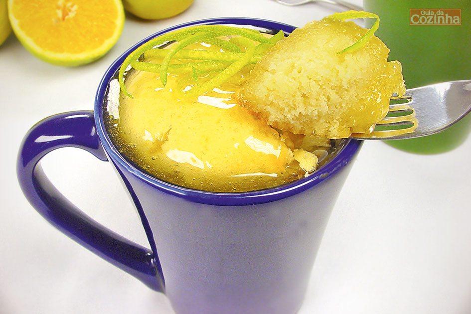 Bolo de laranja de caneca 