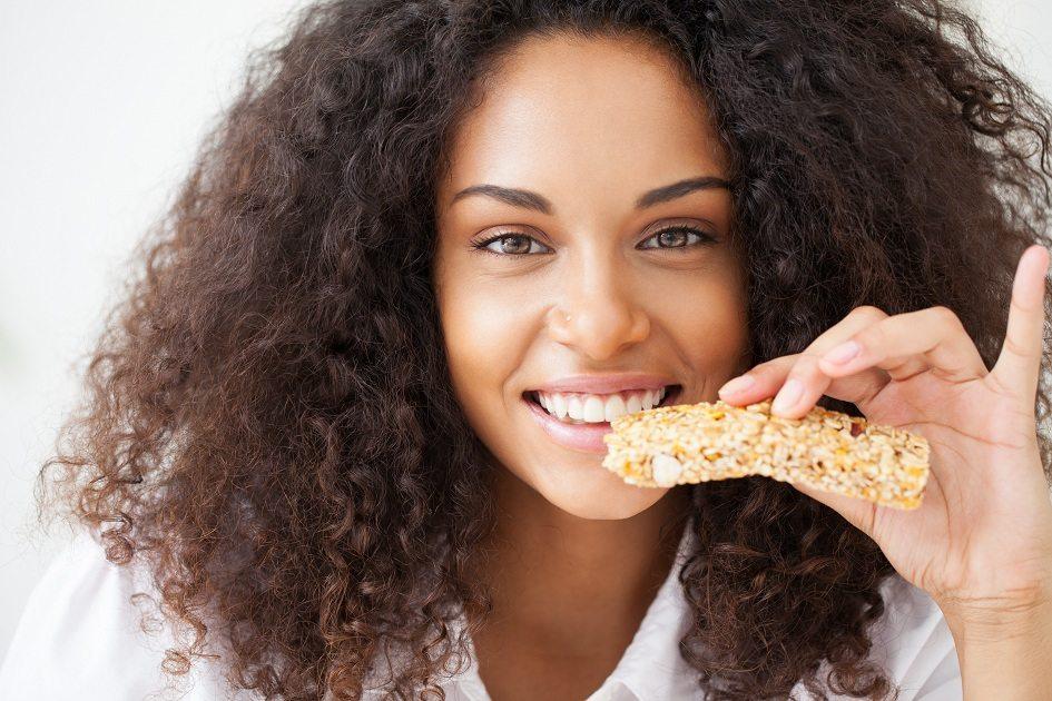 Barrinhas de cereais caseiras: opção de lanche saudável e barato! 