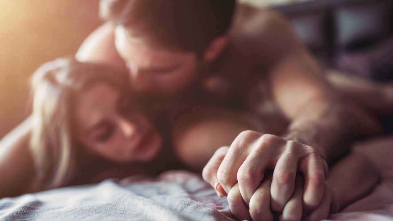 Sexo: 5 dicas para perder a vergonha de falar sacanagem na hora H
