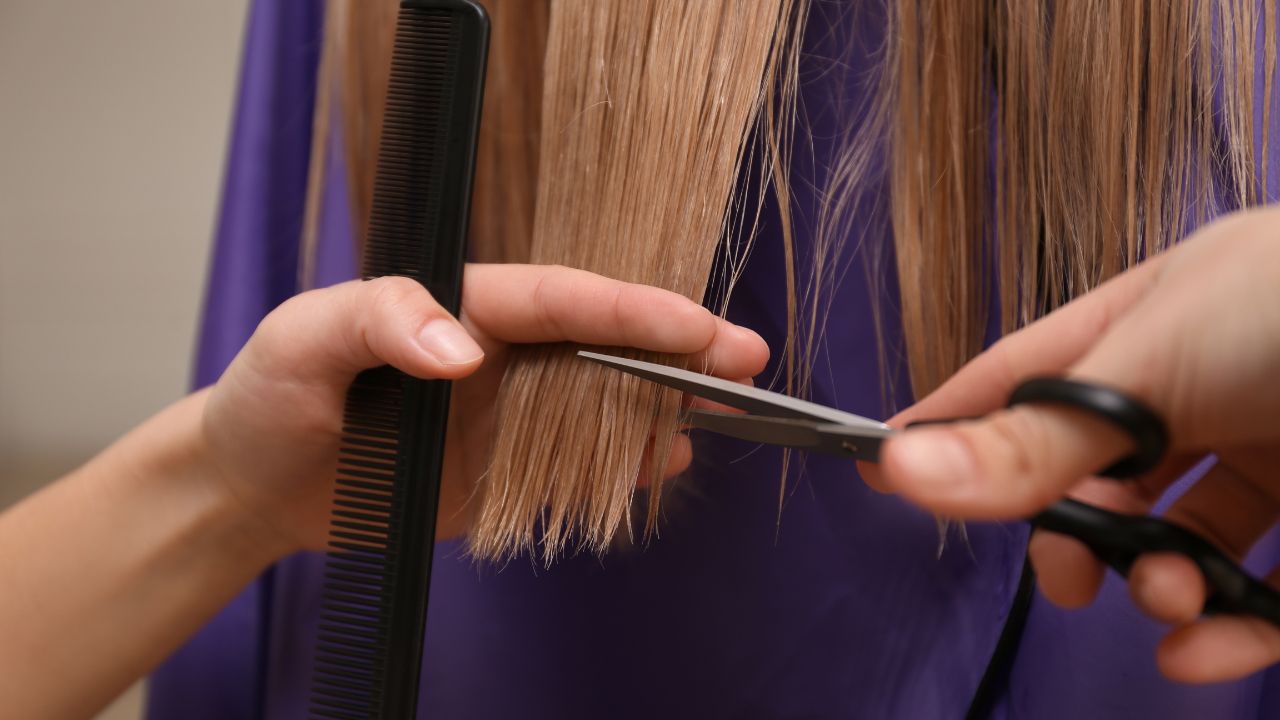 Só as pontinhas! 4 motivos para cortar as pontas do cabelo