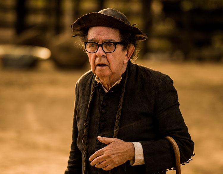 Umberto Magnani, o Padre de "Velho Chico", passa mal em gravações