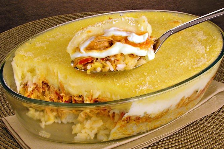 escondidinho de arroz, frango e batata, refrat·rio
