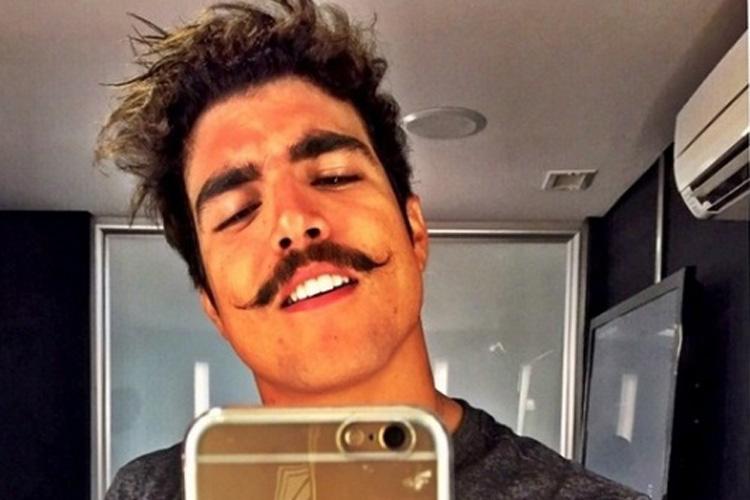 Famosos de bigode