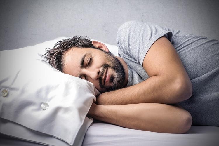 homem-dormindo-dormir-mais