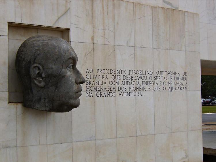 juscelino kubitschek JK homenagem praça dos três poderes