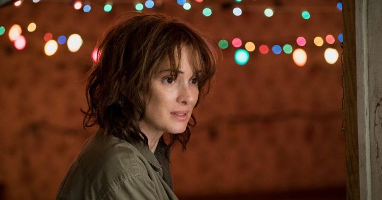 Winona Ryder diz que está cansada de "subestimarem as mulheres por serem sensíveis e vulneráveis"