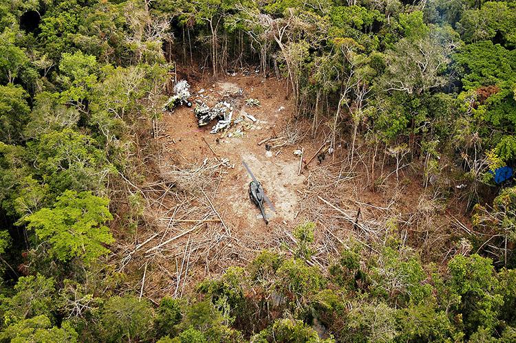 acidente aéreo, destroços de avião, helicóptero