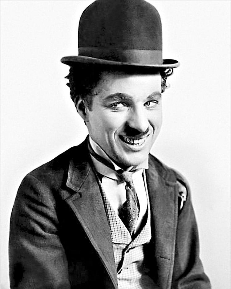 foto do ator charles chaplin em preto e branco