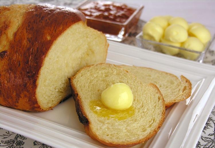pão de casa com margarina