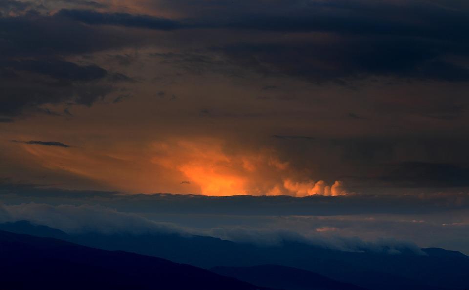 céu pôr do sol montanha