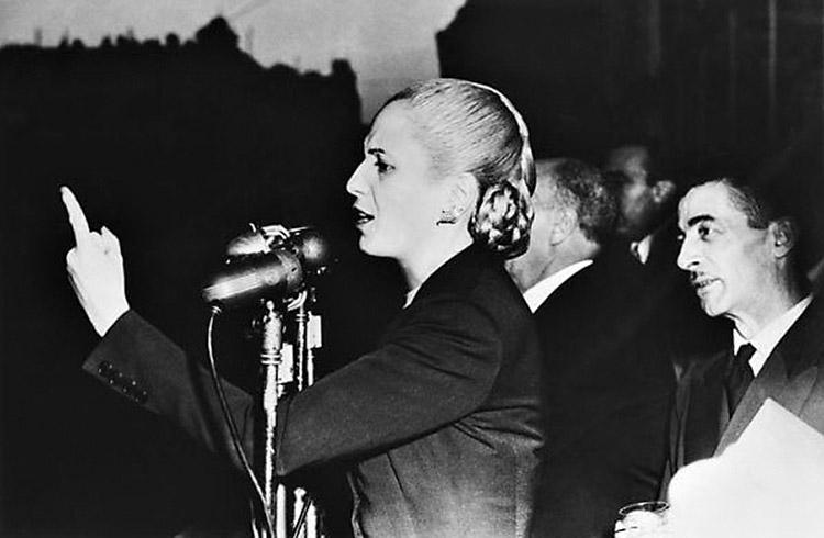 eva perón discursando argentina