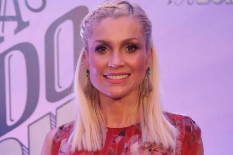 Flávia Alessandra usando penteado com rosto quadrado