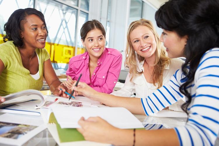 mulheres-amigas-estudo-aprendizagem-livros