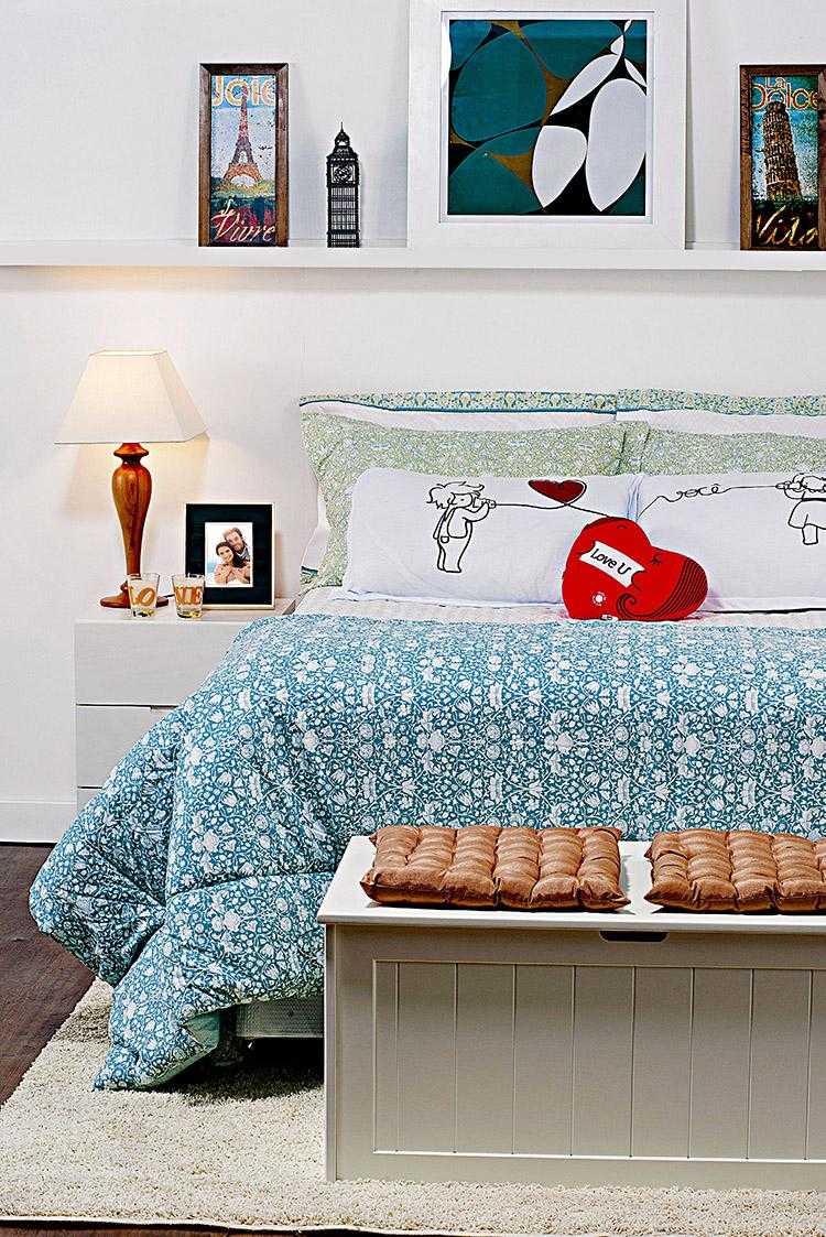 quarto claro colcha azul