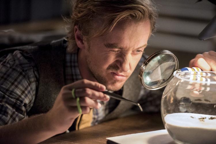 Tom Felton, ator de Harry Potter, aparece em imagens da 3ª temporada de The Flash