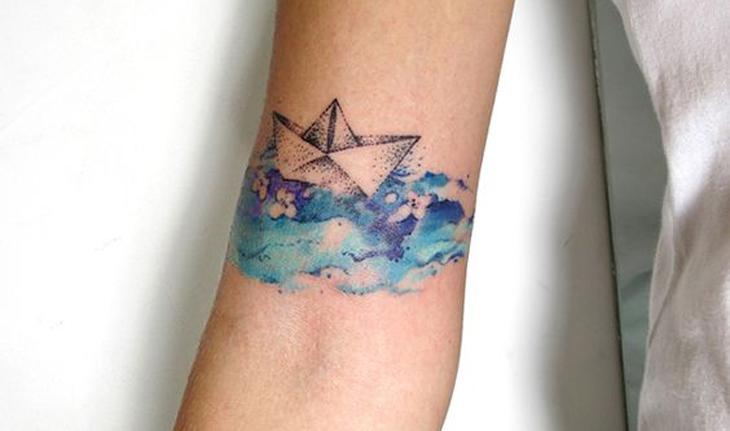 tatuagem aquarela de barquinho