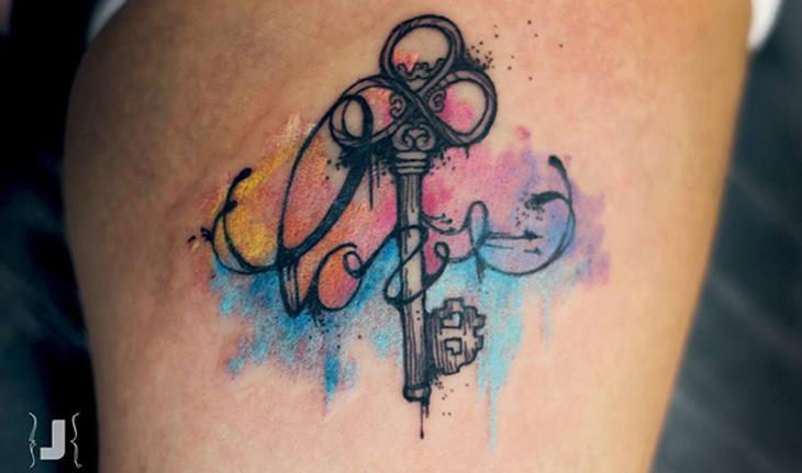tatuagem aquarela de chave