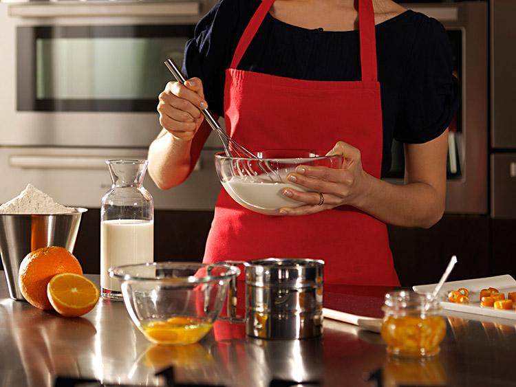 mulher-cozinha-alimentos-cozinhando