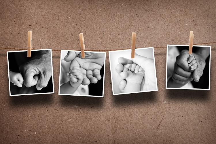 personalidade-memórias-fotos-bebê-mãos