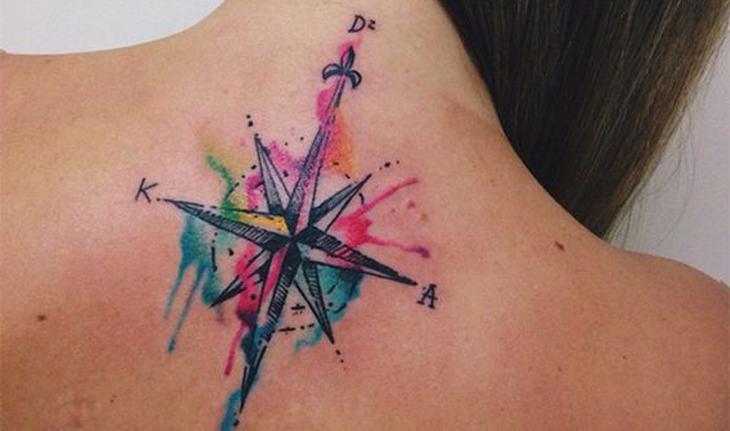tatuagem aquarela de rosa dos ventos