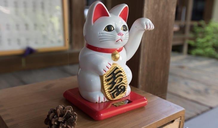talismãs orientais Maneki Neko