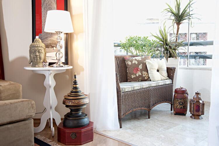 Sala aconchegante integrada com varanda fresca