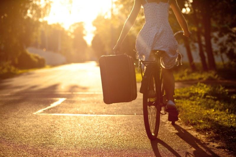 menina-bicicleta-mala