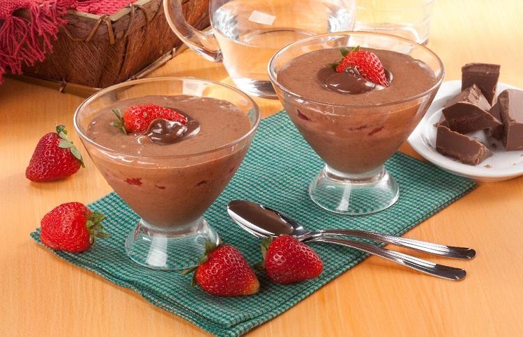 Receita de mousse de brigadeiro com morango