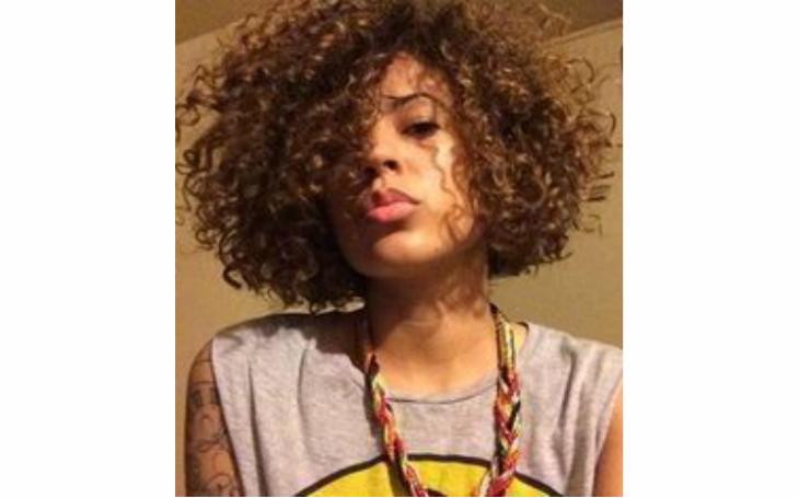 Blunt bob corte de cabelo cacheado castanho