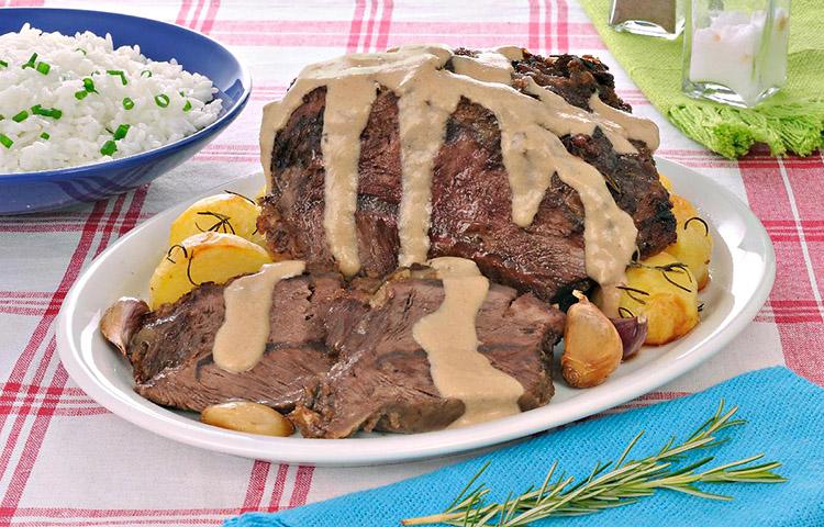 Receita de carne assada com molho branco